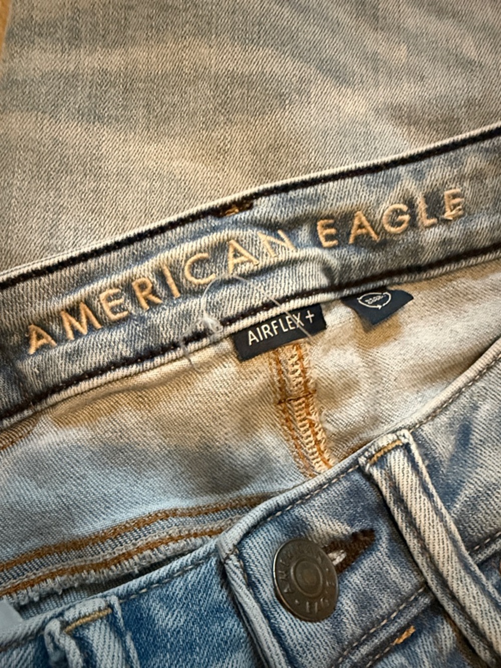 American Eagle Outfitters Airflex Light Wash Straight Leg Denim Jeans 26x28 NWOT - Picture 3 of 4